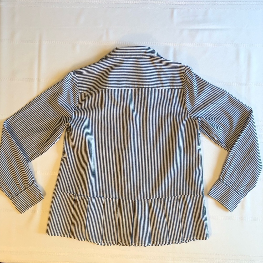 Crown & Ivy Navy and White Striped Long Sleeve Pleated Hem Top Size S - Picture 4 of 8